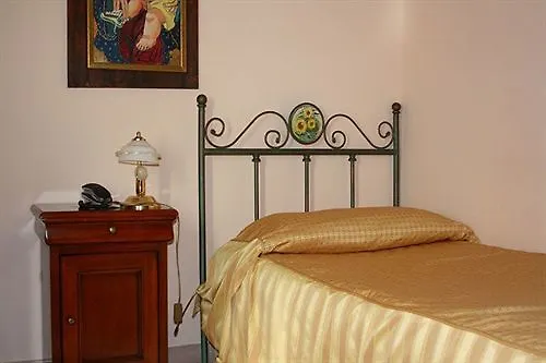 Emmaus Hotel ザッフェラーナ・エトネーア