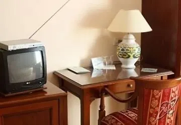 Emmaus Hotel ザッフェラーナ・エトネーア
