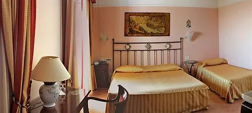 Emmaus Hotel Zafferana Etnea 3*,